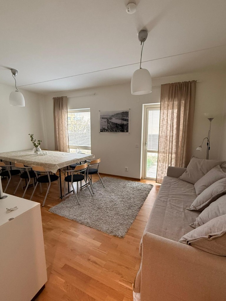 Matplats med plats för flera gäster